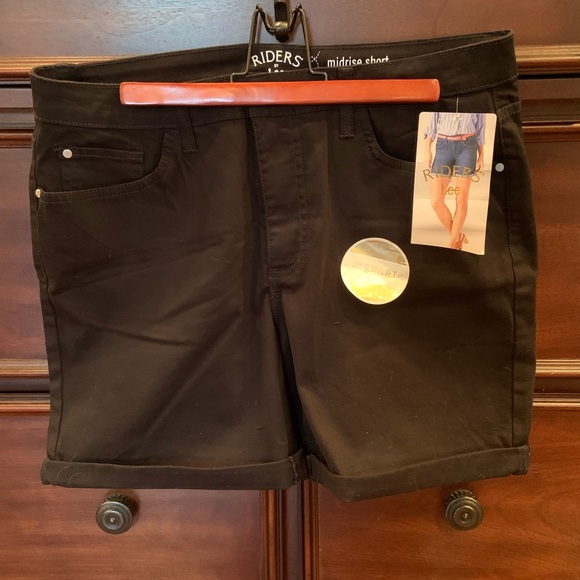 Riders by Lee Pants - 6” Midrise Short